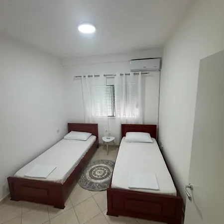 Aleksi House دراس